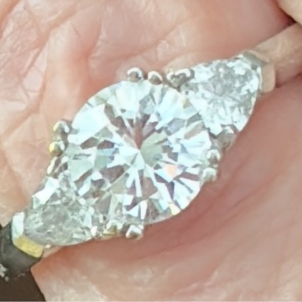 Elegant 14K white gold 3-stone Ring - Picture 13 of 13